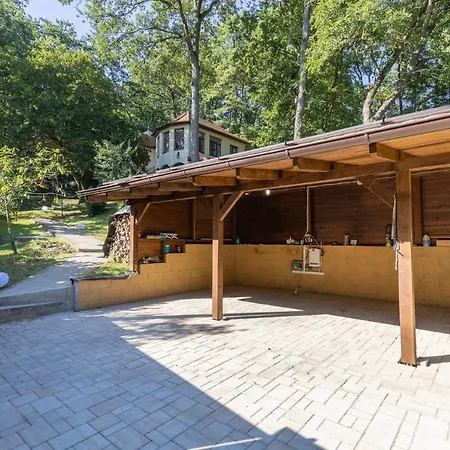 Holiday home Koszikla Vendeghaz A Csendes Pihenesre Vagyoknak! Kismaros
